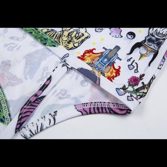 White trippy print cami crop top 🐲🔥🐅🦚🗡 - Picture 16 of 16